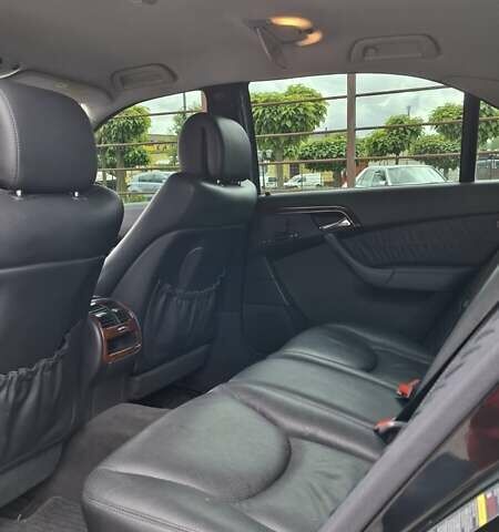 Мерседес С Класс 2004 в Киеве на Automoto.ua Черный Мерседес С Класс, объемом двигателя 3.7 л и пробегом 237 тыс. км за 10000 $, фото 10 на Automoto.ua