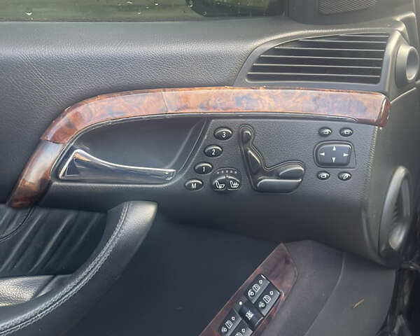 Черный Мерседес С Класс, объемом двигателя 3.72 л и пробегом 313 тыс. км за 4900 $, фото 9 на Automoto.ua