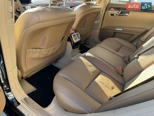 Мерседес С Класс 2005 в Киеве на Automoto.ua Черный Мерседес С Класс, объемом двигателя 5.5 л и пробегом 150 тыс. км за 14900 $, фото 6 на Automoto.ua