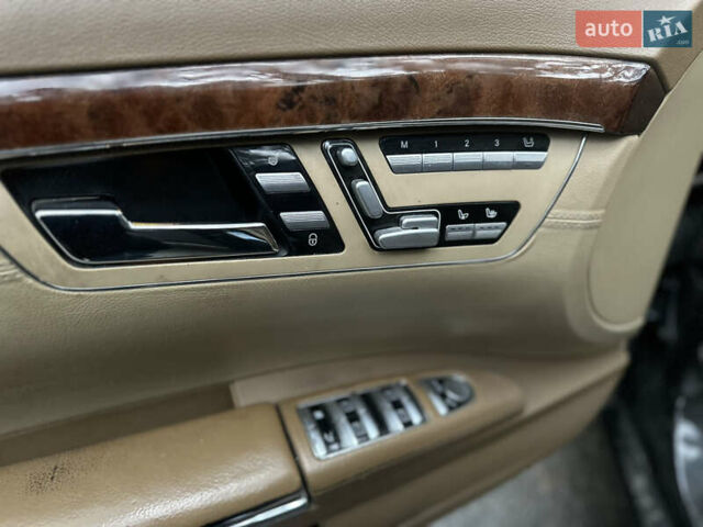 Черный Мерседес С Класс, объемом двигателя 3.5 л и пробегом 300 тыс. км за 6999 $, фото 20 на Automoto.ua