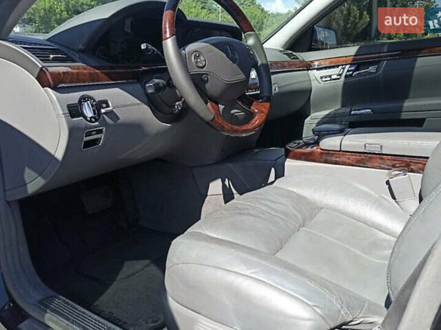 Чорний Мерседес С Клас, об'ємом двигуна 5.5 л та пробігом 298 тис. км за 11999 $, фото 10 на Automoto.ua