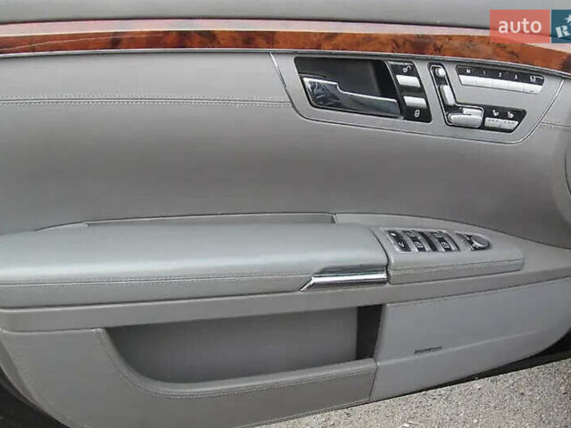 Чорний Мерседес С Клас, об'ємом двигуна 5.5 л та пробігом 298 тис. км за 11999 $, фото 19 на Automoto.ua