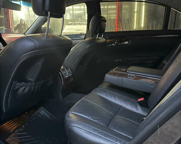 Чорний Мерседес С Клас, об'ємом двигуна 5.5 л та пробігом 330 тис. км за 7350 $, фото 11 на Automoto.ua