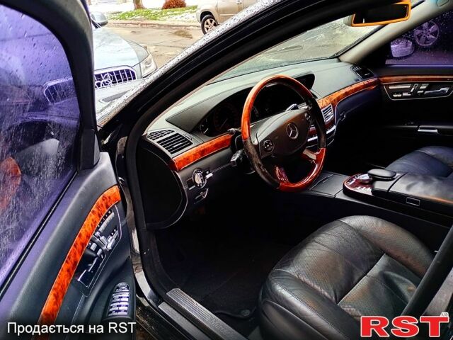 Черный Мерседес С Класс, объемом двигателя 5.5 л и пробегом 240 тыс. км за 8300 $, фото 5 на Automoto.ua