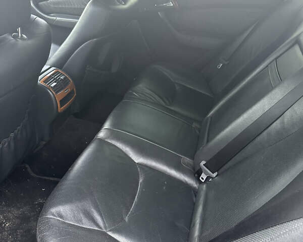 Черный Мерседес С Класс, объемом двигателя 3.2 л и пробегом 430 тыс. км за 6000 $, фото 7 на Automoto.ua