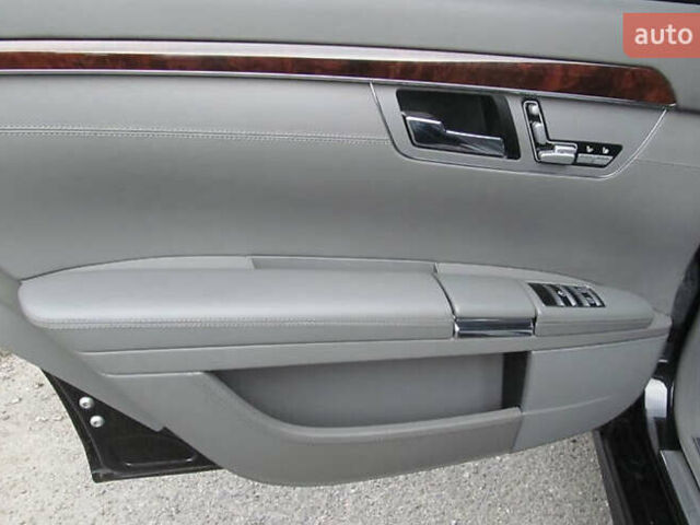 Чорний Мерседес С Клас, об'ємом двигуна 5.5 л та пробігом 298 тис. км за 11999 $, фото 16 на Automoto.ua