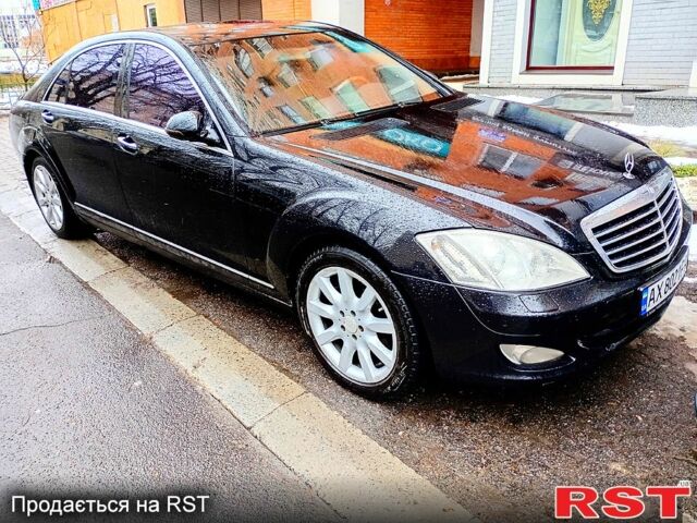 Черный Мерседес С Класс, объемом двигателя 5.5 л и пробегом 240 тыс. км за 8300 $, фото 4 на Automoto.ua