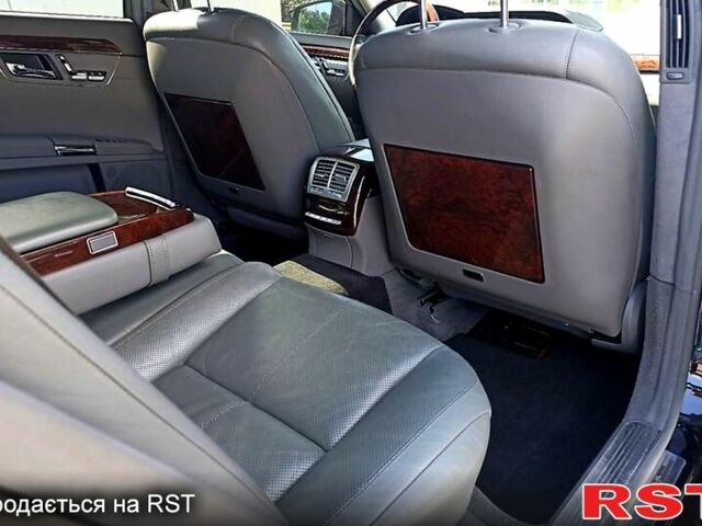 Черный Мерседес С Класс, объемом двигателя 5.5 л и пробегом 298 тыс. км за 11999 $, фото 8 на Automoto.ua