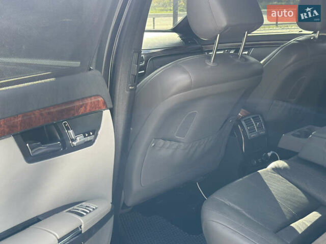 Черный Мерседес С Класс, объемом двигателя 5.5 л и пробегом 299 тыс. км за 9500 $, фото 24 на Automoto.ua