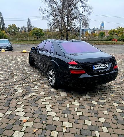 Мерседес С Класс 2005 в Киеве на Automoto.ua Черный Мерседес С Класс, объемом двигателя 5.5 л и пробегом 144 тыс. км за 12500 $, фото 3 на Automoto.ua