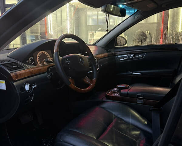 Чорний Мерседес С Клас, об'ємом двигуна 5.5 л та пробігом 330 тис. км за 7350 $, фото 9 на Automoto.ua