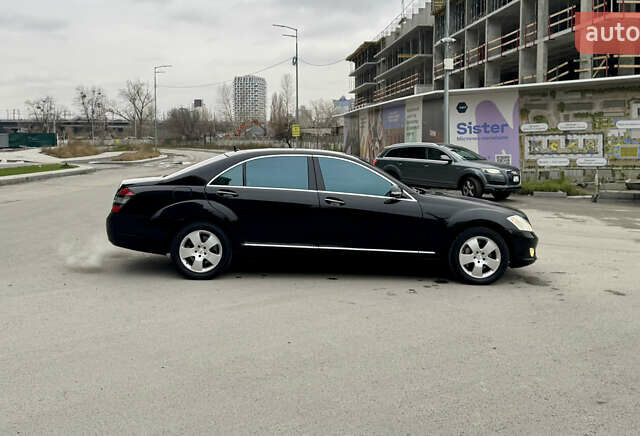 Черный Мерседес С Класс, объемом двигателя 5.5 л и пробегом 258 тыс. км за 7500 $, фото 2 на Automoto.ua