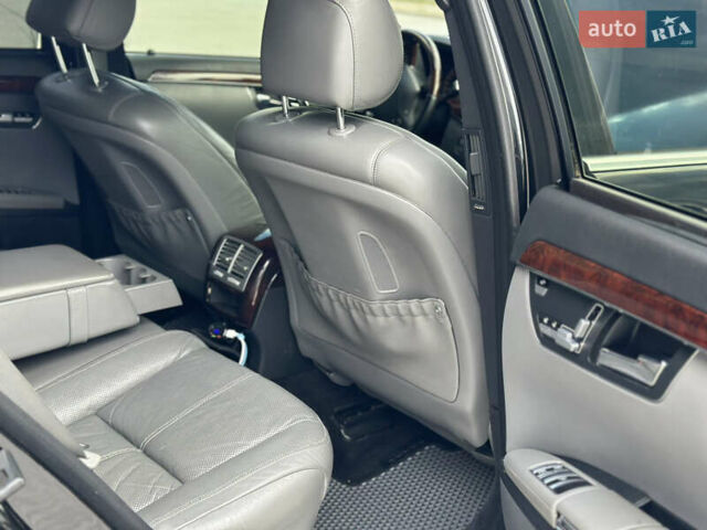 Черный Мерседес С Класс, объемом двигателя 5.5 л и пробегом 299 тыс. км за 9500 $, фото 32 на Automoto.ua