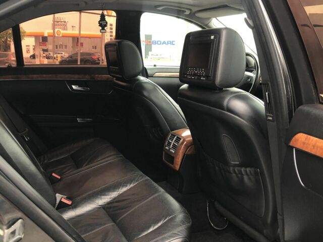 Черный Мерседес С Класс, объемом двигателя 3.5 л и пробегом 300 тыс. км за 11500 $, фото 9 на Automoto.ua