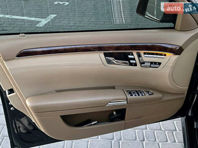 Черный Мерседес С Класс, объемом двигателя 5.46 л и пробегом 301 тыс. км за 13000 $, фото 21 на Automoto.ua