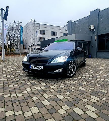 Мерседес С Класс 2005 в Киеве на Automoto.ua Черный Мерседес С Класс, объемом двигателя 5.5 л и пробегом 144 тыс. км за 12500 $, фото 1 на Automoto.ua