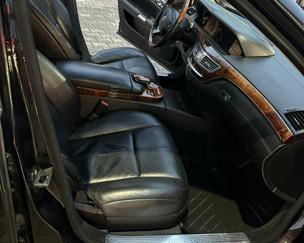 Чорний Мерседес С Клас, об'ємом двигуна 5.5 л та пробігом 330 тис. км за 7350 $, фото 10 на Automoto.ua