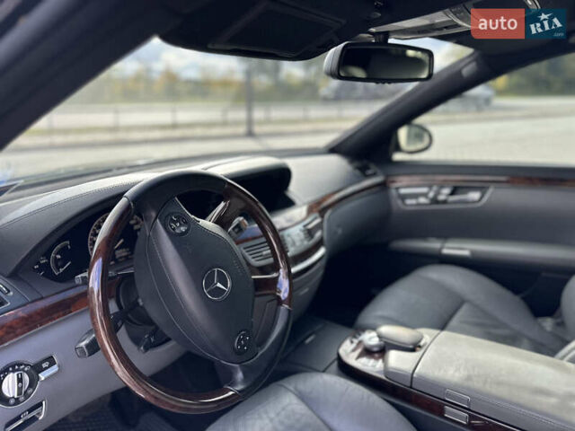 Черный Мерседес С Класс, объемом двигателя 5.5 л и пробегом 299 тыс. км за 9500 $, фото 29 на Automoto.ua
