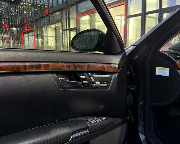 Чорний Мерседес С Клас, об'ємом двигуна 5.5 л та пробігом 330 тис. км за 7350 $, фото 18 на Automoto.ua