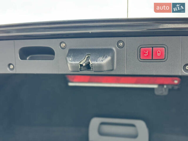 Черный Мерседес С Класс, объемом двигателя 5.5 л и пробегом 299 тыс. км за 9500 $, фото 34 на Automoto.ua