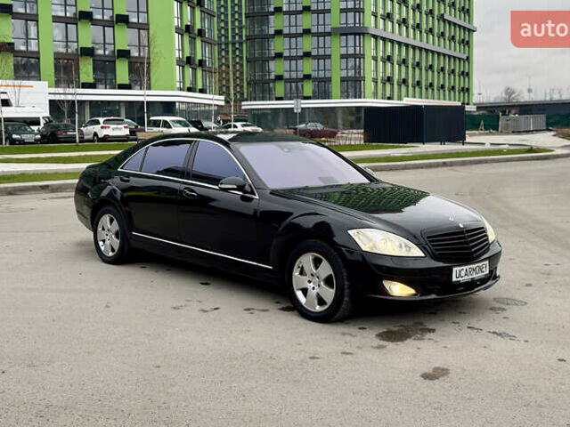 Черный Мерседес С Класс, объемом двигателя 5.5 л и пробегом 258 тыс. км за 7500 $, фото 1 на Automoto.ua