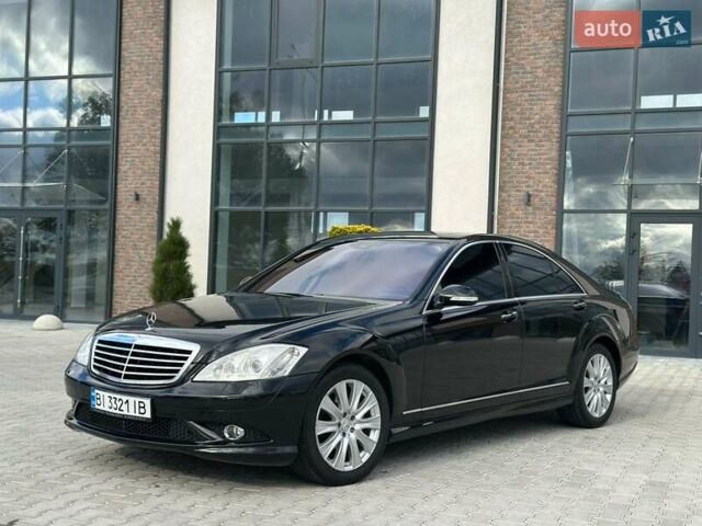Черный Мерседес С Класс, объемом двигателя 5.5 л и пробегом 299 тыс. км за 9500 $, фото 1 на Automoto.ua