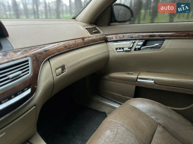 Черный Мерседес С Класс, объемом двигателя 3.5 л и пробегом 300 тыс. км за 6999 $, фото 15 на Automoto.ua