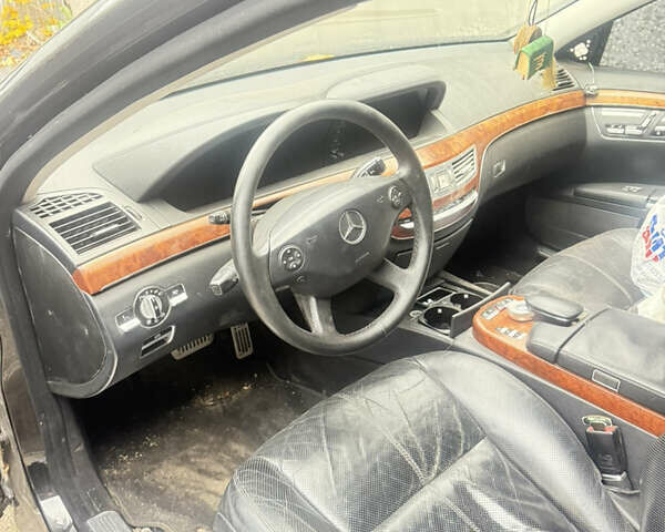 Черный Мерседес С Класс, объемом двигателя 3.5 л и пробегом 300 тыс. км за 8300 $, фото 2 на Automoto.ua