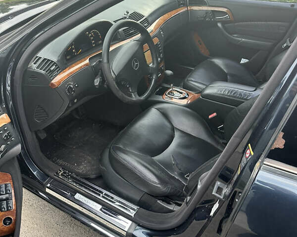 Черный Мерседес С Класс, объемом двигателя 3.2 л и пробегом 430 тыс. км за 6000 $, фото 4 на Automoto.ua