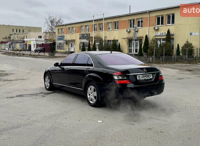 Черный Мерседес С Класс, объемом двигателя 5.5 л и пробегом 258 тыс. км за 7150 $, фото 5 на Automoto.ua