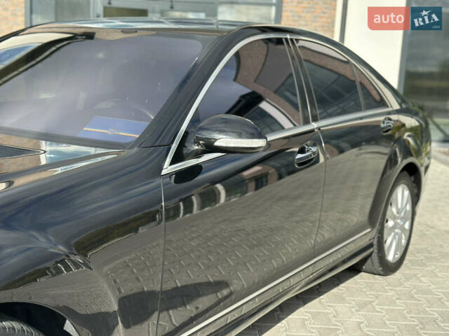 Черный Мерседес С Класс, объемом двигателя 5.5 л и пробегом 299 тыс. км за 9500 $, фото 7 на Automoto.ua