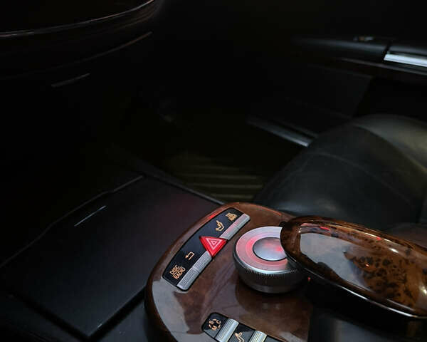 Чорний Мерседес С Клас, об'ємом двигуна 5.5 л та пробігом 330 тис. км за 7350 $, фото 15 на Automoto.ua