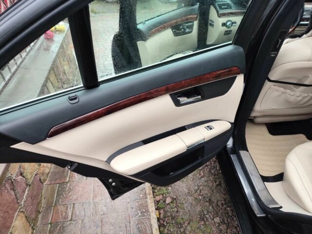 Чорний Мерседес С Клас, об'ємом двигуна 3.5 л та пробігом 207 тис. км за 8999 $, фото 4 на Automoto.ua