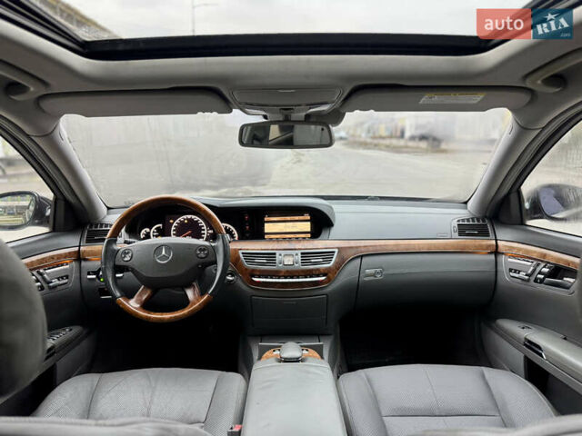 Черный Мерседес С Класс, объемом двигателя 5.5 л и пробегом 258 тыс. км за 7500 $, фото 11 на Automoto.ua