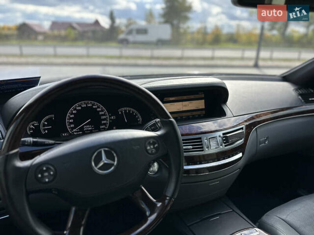 Черный Мерседес С Класс, объемом двигателя 5.5 л и пробегом 299 тыс. км за 9500 $, фото 22 на Automoto.ua