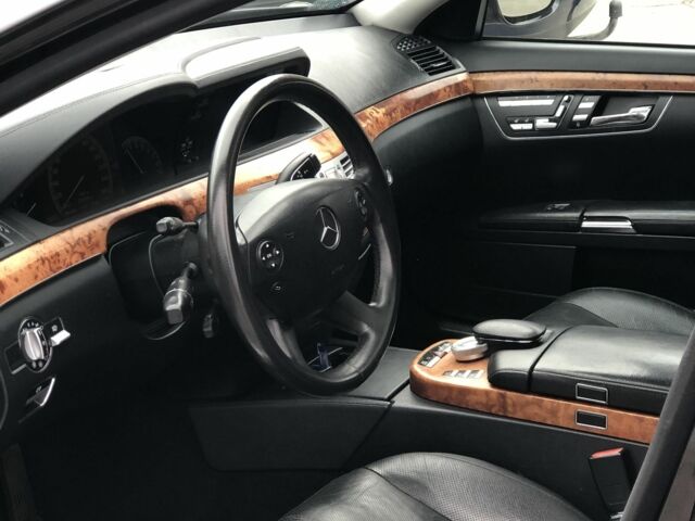 Черный Мерседес С Класс, объемом двигателя 3.5 л и пробегом 300 тыс. км за 11500 $, фото 7 на Automoto.ua