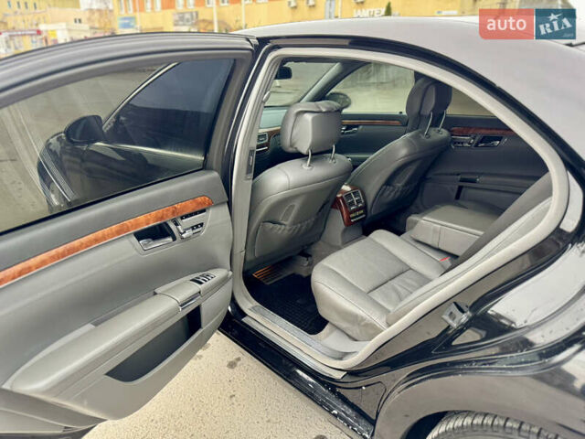 Черный Мерседес С Класс, объемом двигателя 5.5 л и пробегом 258 тыс. км за 7500 $, фото 6 на Automoto.ua