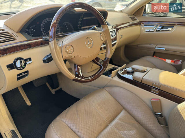 Мерседес С Класс 2005 в Киеве на Automoto.ua Черный Мерседес С Класс, объемом двигателя 5.5 л и пробегом 150 тыс. км за 14900 $, фото 4 на Automoto.ua