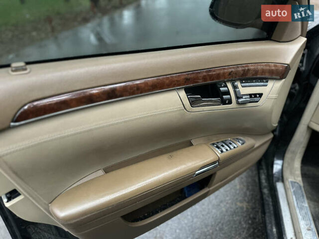 Черный Мерседес С Класс, объемом двигателя 3.5 л и пробегом 300 тыс. км за 6999 $, фото 17 на Automoto.ua