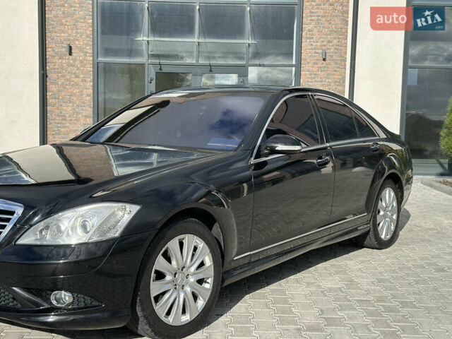 Черный Мерседес С Класс, объемом двигателя 5.5 л и пробегом 299 тыс. км за 9500 $, фото 5 на Automoto.ua