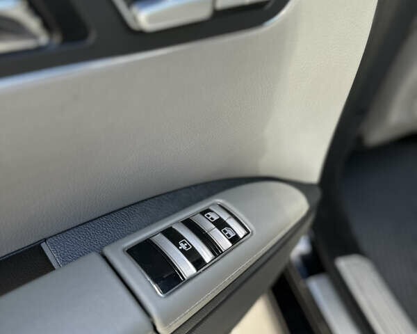 Черный Мерседес С Класс, объемом двигателя 5.5 л и пробегом 299 тыс. км за 9500 $, фото 25 на Automoto.ua