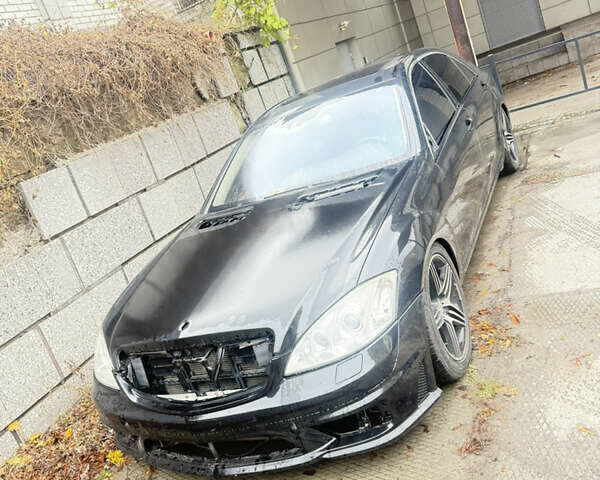 Черный Мерседес С Класс, объемом двигателя 3.5 л и пробегом 300 тыс. км за 8300 $, фото 1 на Automoto.ua