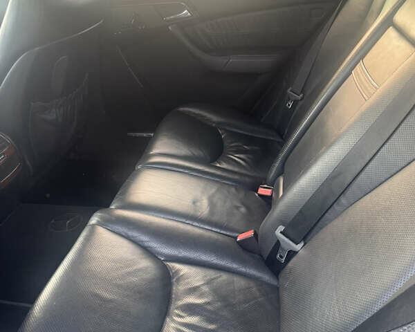 Черный Мерседес С Класс, объемом двигателя 3.72 л и пробегом 313 тыс. км за 4900 $, фото 14 на Automoto.ua