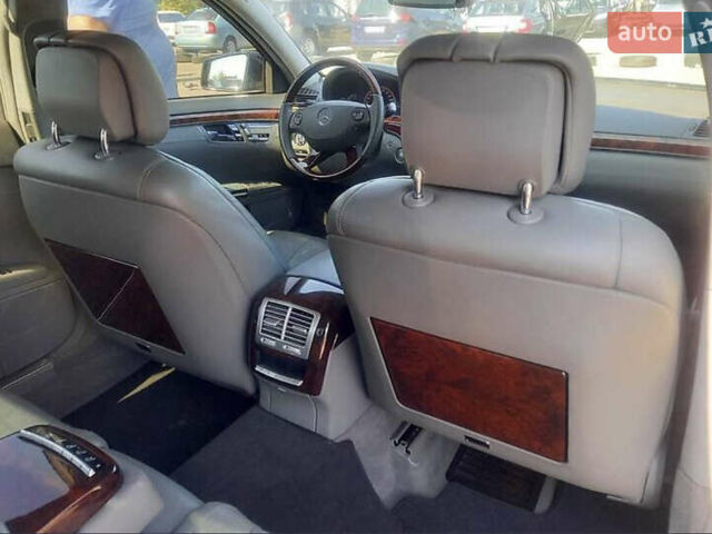 Чорний Мерседес С Клас, об'ємом двигуна 5.5 л та пробігом 298 тис. км за 11999 $, фото 8 на Automoto.ua