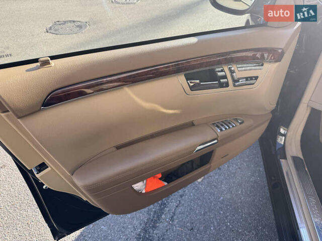 Мерседес С Класс 2005 в Киеве на Automoto.ua Черный Мерседес С Класс, объемом двигателя 5.5 л и пробегом 150 тыс. км за 14900 $, фото 5 на Automoto.ua