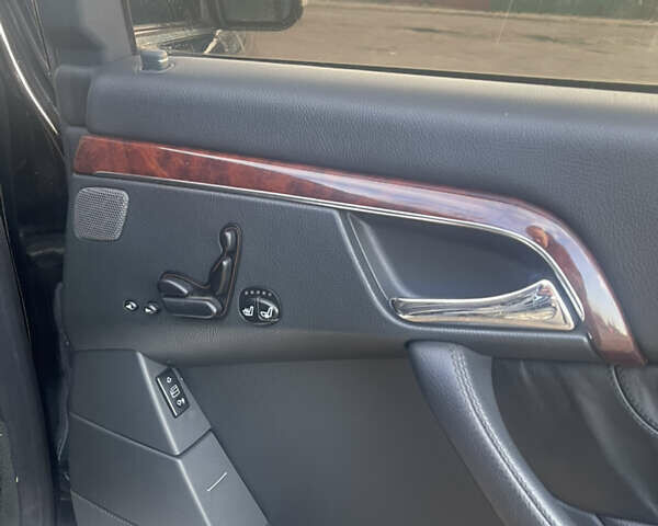 Черный Мерседес С Класс, объемом двигателя 3.72 л и пробегом 313 тыс. км за 4900 $, фото 15 на Automoto.ua