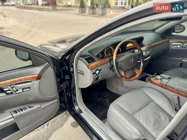 Черный Мерседес С Класс, объемом двигателя 5.5 л и пробегом 258 тыс. км за 7150 $, фото 7 на Automoto.ua