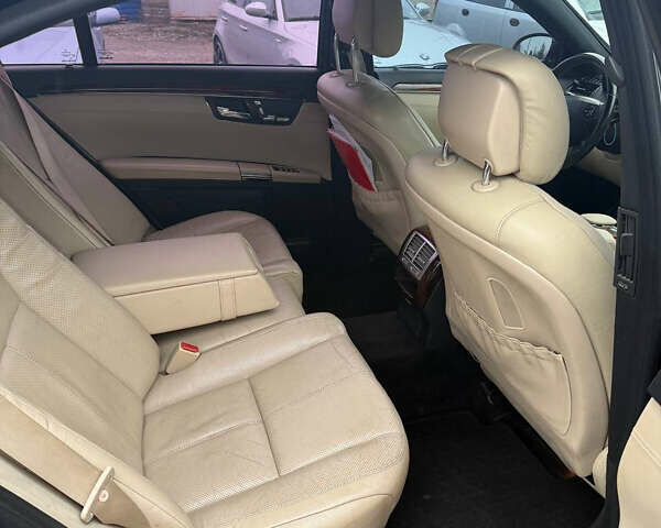 Черный Мерседес С Класс, объемом двигателя 3.5 л и пробегом 395 тыс. км за 8500 $, фото 19 на Automoto.ua