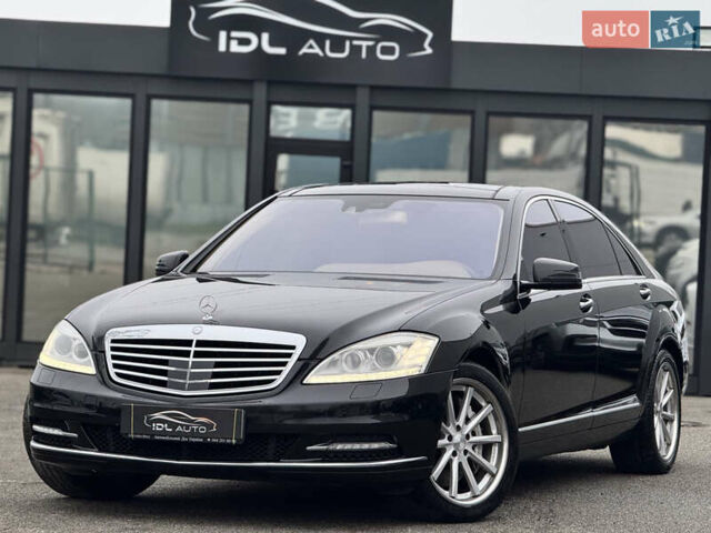 Чорний Мерседес С Клас, об'ємом двигуна 5.51 л та пробігом 193 тис. км за 12700 $, фото 1 на Automoto.ua