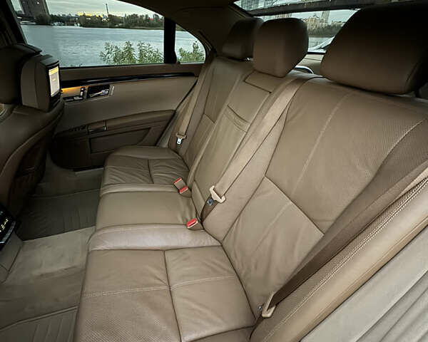 Чорний Мерседес С Клас, об'ємом двигуна 5 л та пробігом 229 тис. км за 8700 $, фото 26 на Automoto.ua